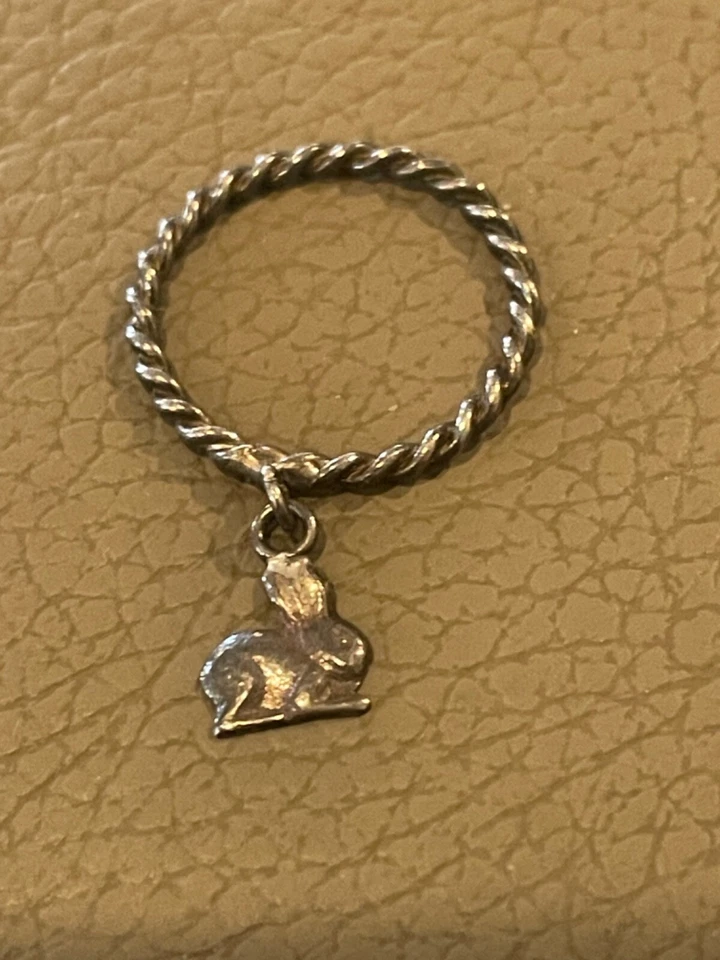 anel com charme pendurado de coelho fofo sólido - Imagem 1 de 1