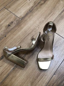 NWOT Lulu’s block heel sandal size 8.5 Gold ankle strap Night Out/Party - Picture 1 of 8