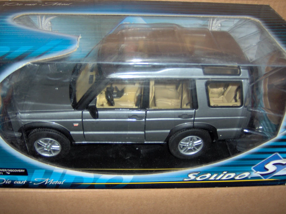Land Rover Discovery Solido 1:18 - Immagine 1 di 1