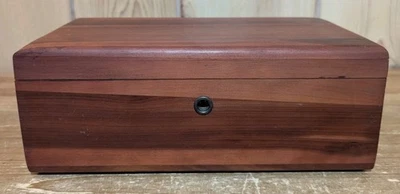 VTG LANE MINIATURE WOODEN CEDAR CHEST - JUDSANS SLIDELL, LOUISIANA - No Key - Image 1 of 4