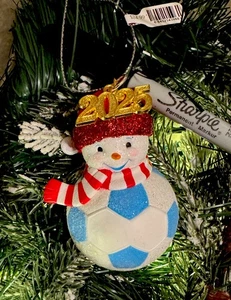2025 Hallmark Personalizado Pingüino Blanco Balón de Fútbol Adorno de Navidad Etiqueta Nueva - Imagen 1 de 1