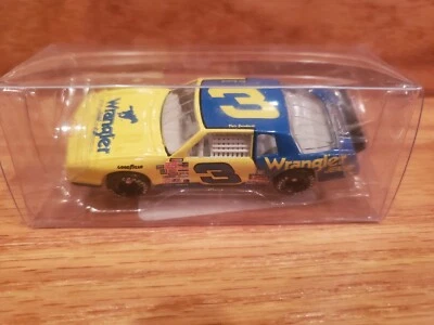 Jeans Dale Earnhardt 1985 Monte Carlo #3 GM Goodwrench Wrangler Acción 1:64 Foto 1 de 4