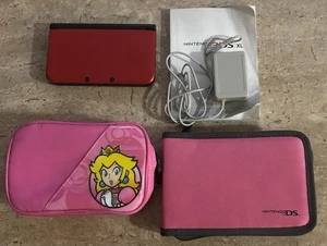 Consola Portátil Nintendo 3DS XL - Roja y Negra + Manual, Tarjeta SD y Estuches - Imagen 1 de 23
