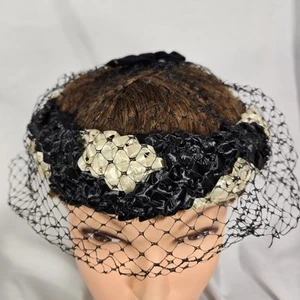 Medio sombrero fascinador velo red negro borde crema años 20 30 aleta tejido Gatsby de colección - Imagen 1 de 5