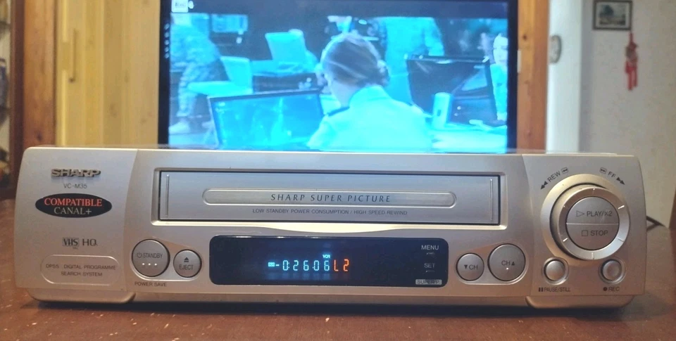 SHARP VC-M35 VIDEOREGISTRATORE VHS 4 TESTINE REVISIONATO CON TELECOMANDO  - Immagine 1 di 4