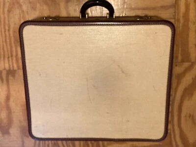 Vintage United States US Trunk Co Luggage Suitcase Blonde Tweed Large Size, Nice - Image 1 of 4