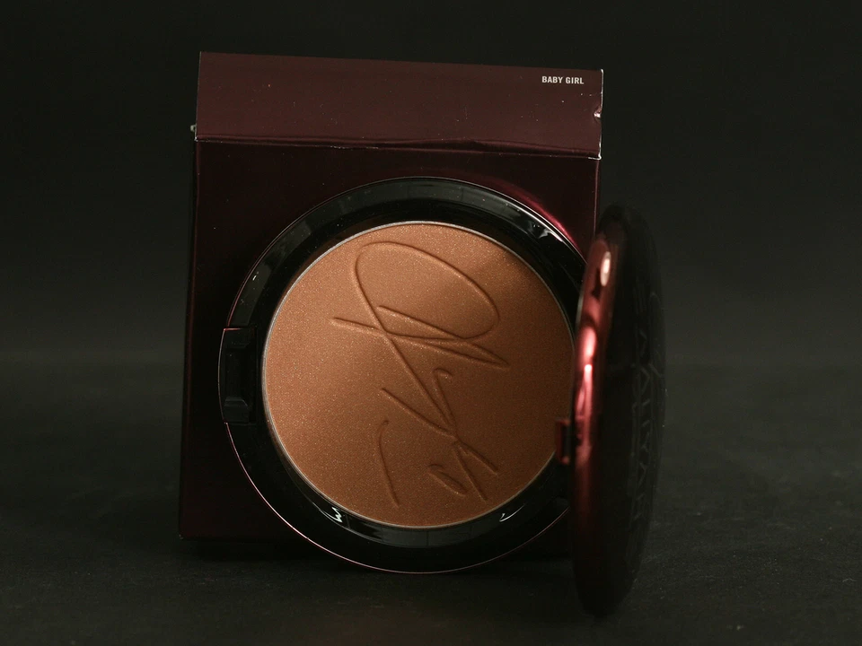 MAC BRONZING POWDER - BABY GIRL (H38) - BNIB - AALIYAH COLLECTION - Image 1 of 1