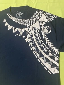 T&C Surf Designs Hawaii Herren XL schwarz T-Shirt Tribal Haizahn Halskette - Bild 1 von 5