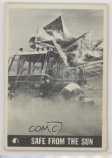 1966 Topps Lost in Space Safe from the Sun #33 a8x