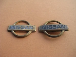 95 96 NISSAN MAXIMA REAR FRONT GOLD EMBLEM LOGO BADGE SIGN SYMBOL POOR A46785 - Picture 1 of 6