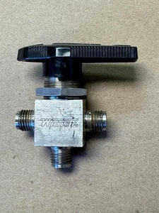 WHITEY SS-43XS4 3-WAY BALL VALVE - Picture 1 of 7