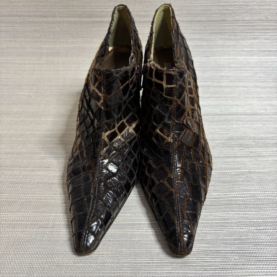 Zapatos de salón Carole Little Brown Croc de cuero brasileño en relieve tacón de gatito EE. UU. 8,5 M Foto 1 de 4