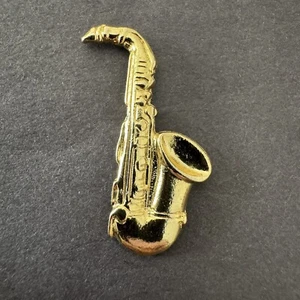 Gold Tone Saxophone Jazz Band Musician Gift Pinback Pin Tie Tack - Bild 1 von 4