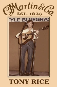 TONY RICE WITH HIS CF MARTIN & CO GUITAR IN DENTON NC FOTO POSTER CIRCA 1986 - Foto 1 di 1