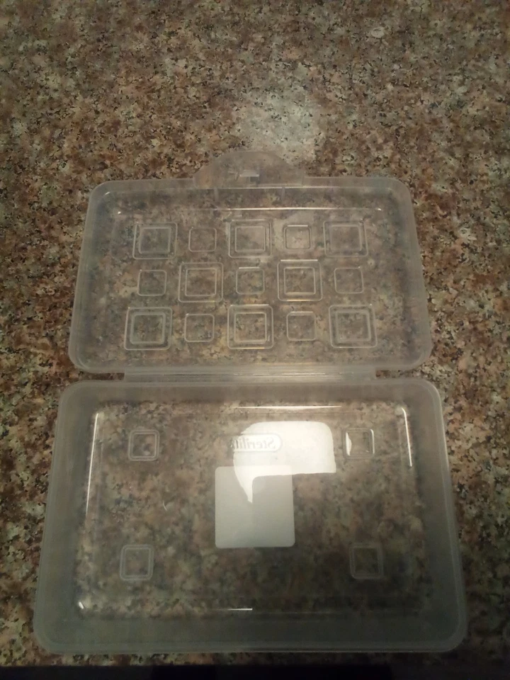 CAJA DE ALMACENAMIENTO STERLITE. Foto 1 de 2