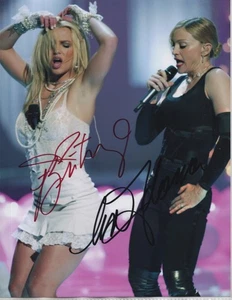 BRITNEY UND MADONNA "THE KISS" HANDSIGNIERTES FOTO HANDSIGNIERT MIT COA LIVE AUF DER BÜHNE! - Bild 1 von 2