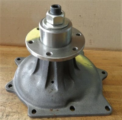 Camión International 1979-86 cabina DT466 7,6 L diésel bomba de agua nueva 677137C1 Foto 1 de 4