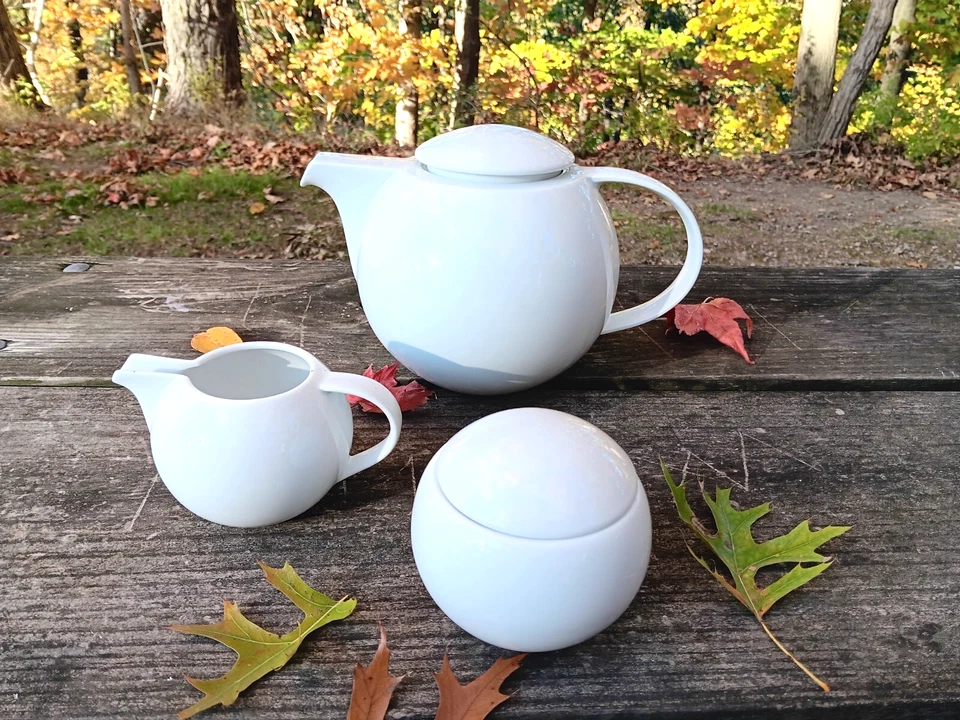 Studio Nova Tivoli White Tea Pot, Creamer and Covered Sugar Porcelain Art Deco - Image 1 of 4