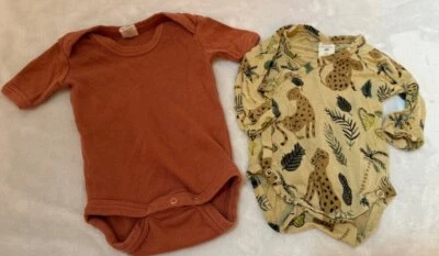 Lote 2 Body Bebé Kate Quinn Terracota Algodón Orgánico Selva Bambú 0-3 y Nuevo en Caja Foto 1 de 3