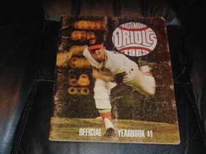 1969 BALTIMORE ORIOLES OFFICIAL BASEBALL YEARBOOK  EX - Picture 1 of 2