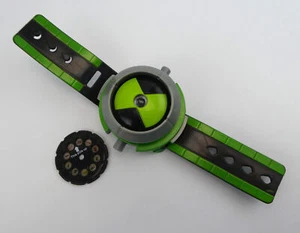 Ben 10 Omnitrix Illuminator Projector Watch Bandai 2008 + 1 Disc & New Batteries - Picture 1 of 10