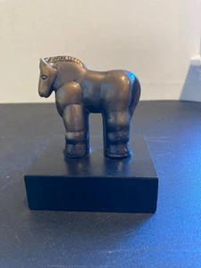 Fernando Botero Stil kleines trojanisches Pferd aus Metall 4 Zoll Statue - Bild 1 von 9