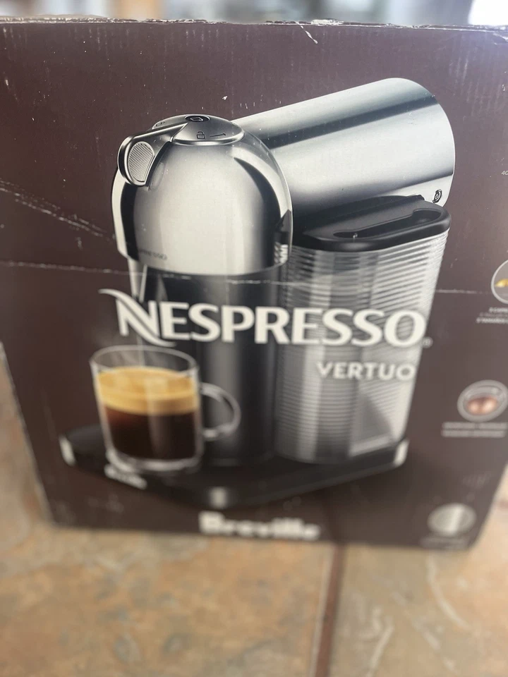 Máquina de café espresso Nespresso Vertuo Pop Sliver com 12 cápsulas - Imagem 1 de 4