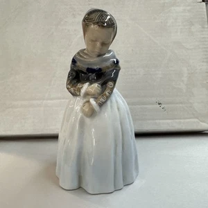 Royal Copenhagen Figurine Amager Girl Lotte Beuter 1251 Signed First Quality - Bild 1 von 6