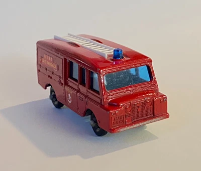 Matchbox Lesney No 57 пожарных машин Land Rover, этикетки и наклейки, базовые скобы - Изображение 1 из 4