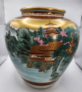 KUTANI Vase signiert mit Box Gold handbemalt Tempellandschaft Japan 26 cm - Bild 1 von 14
