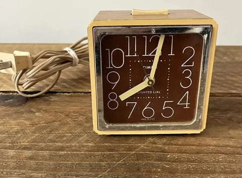 Timex Electric Alarm Clock Vintage 3.5" Faux Wood Grain Mid Century Cover