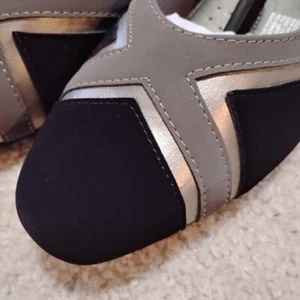 Größe 9 bequeme elegante Damenschuhe mit niedrigen Absätzen schwarz silbergrau gepolstert - Bild 1 von 7