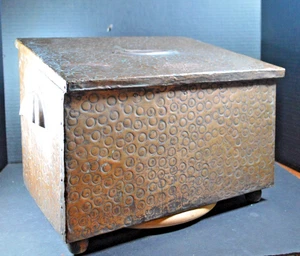 Vintage Polka Dot Hammered Embossed Copper Clad Fireplace Log/Coal/Tinder Box - Picture 1 of 17