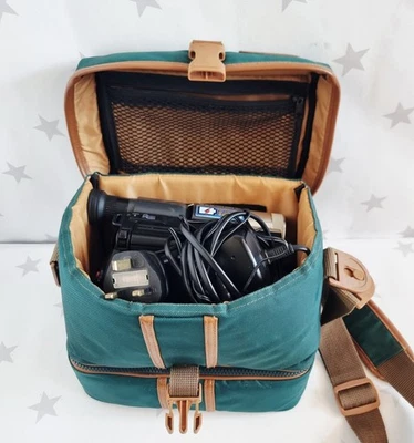 Hitachi VM-E563LE PAL 8mm Video8 Digital Camcorder TESTED - Case,Charger & Batt - Image 1 of 4