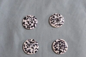 Vintage Set 0f 4 Black Fleck White Lucite Round 2 Hole Sew Through Disc Buttons - Picture 1 of 4
