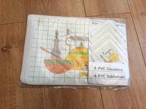 Juego de posavasos y manteles de PVC vintage - sellado nuevo stock antiguo utilería original años 70 80 - Imagen 1 de 8