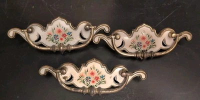 Manija de tiro de fianza de latón antiguo a juego de 3 piezas para cajonera de madera Foto 1 de 4