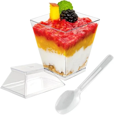 Paquete de 50 tazas de postre transparentes de 2 oz con tapas y cucharas para parfaits y aperitivos Foto 1 de 4