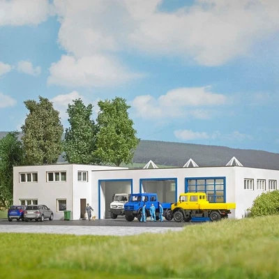 Busch H0 1966 Fahrzeughalle - Bild 1 von 2