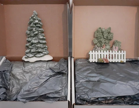 Brian Bakers DejaVu Hanging Art Wall Plaque "Winter Green" & "Long Picket Fence" Cover