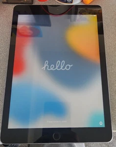 Apple iPad 5th Gen. A1822 32GB Black/Space Gray 9.7" Touchscreen Tablet iOS 16 - Picture 1 of 4