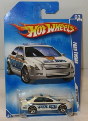 2009 HOT WHEELS ~ WHITE FORD FUSION POLICE CAR ~ MOC ~ - Image 1 of 4