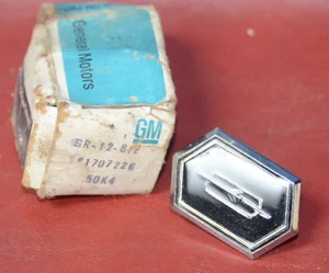 NOS 1976-77 OLDS Cutlass Roof Rocket C-Pillar Badge Emblem Trim Logo GM 1707226 - Picture 1 of 7