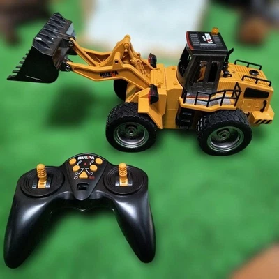 Escavatore HUINA RC scala 1/14 - Immagine 1 di 4