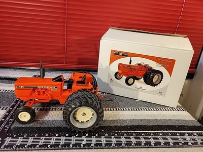 Réplica de tractor diecast Allis Chalmers 185 1/16 coleccionable por modelos a escala  Foto 1 de 4