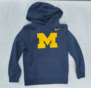 aw NIKE Boy's Univ of Michigan Hoodie Sweatshirt SMALL 5 6 - Picture 1 of 2