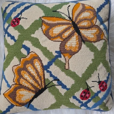 Бабочка божья коровка шерсти вышивка подушка 14 x 14 ручной работы синий бархат назад молнии - Изображение 1 из 4