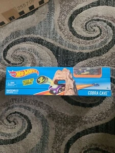 Hot Wheels Cobra Cave Track Set - Picture 1 of 2