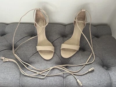 Tacones Vince Camuto Kitten 8,5 Foto 1 de 4