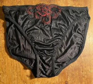 Vintage Vive La Différence Panties Size 8 Black/Red Lace NWOT - Picture 1 of 4
